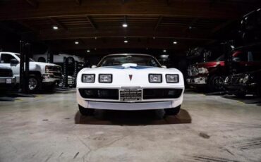 Pontiac-Trans-Am-Coupe-1978-White-Black-111045-2