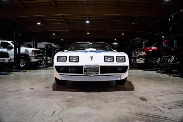 Pontiac-Trans-Am-Coupe-1978-White-Black-111045-2