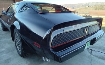 Pontiac-Trans-Am-Coupe-1980-Black-Red-34759-2