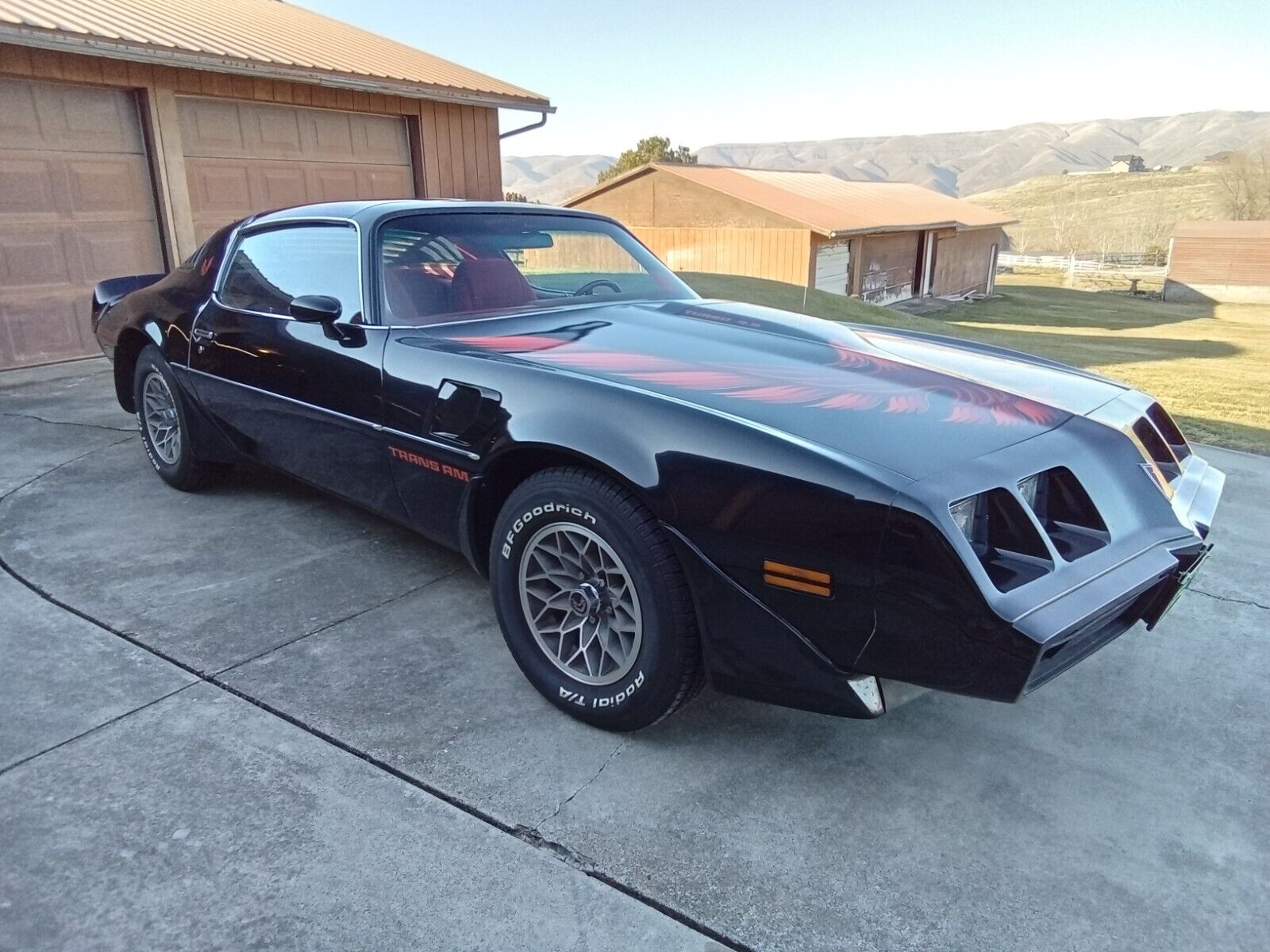 Pontiac-Trans-Am-Coupe-1980-Black-Red-34759-23