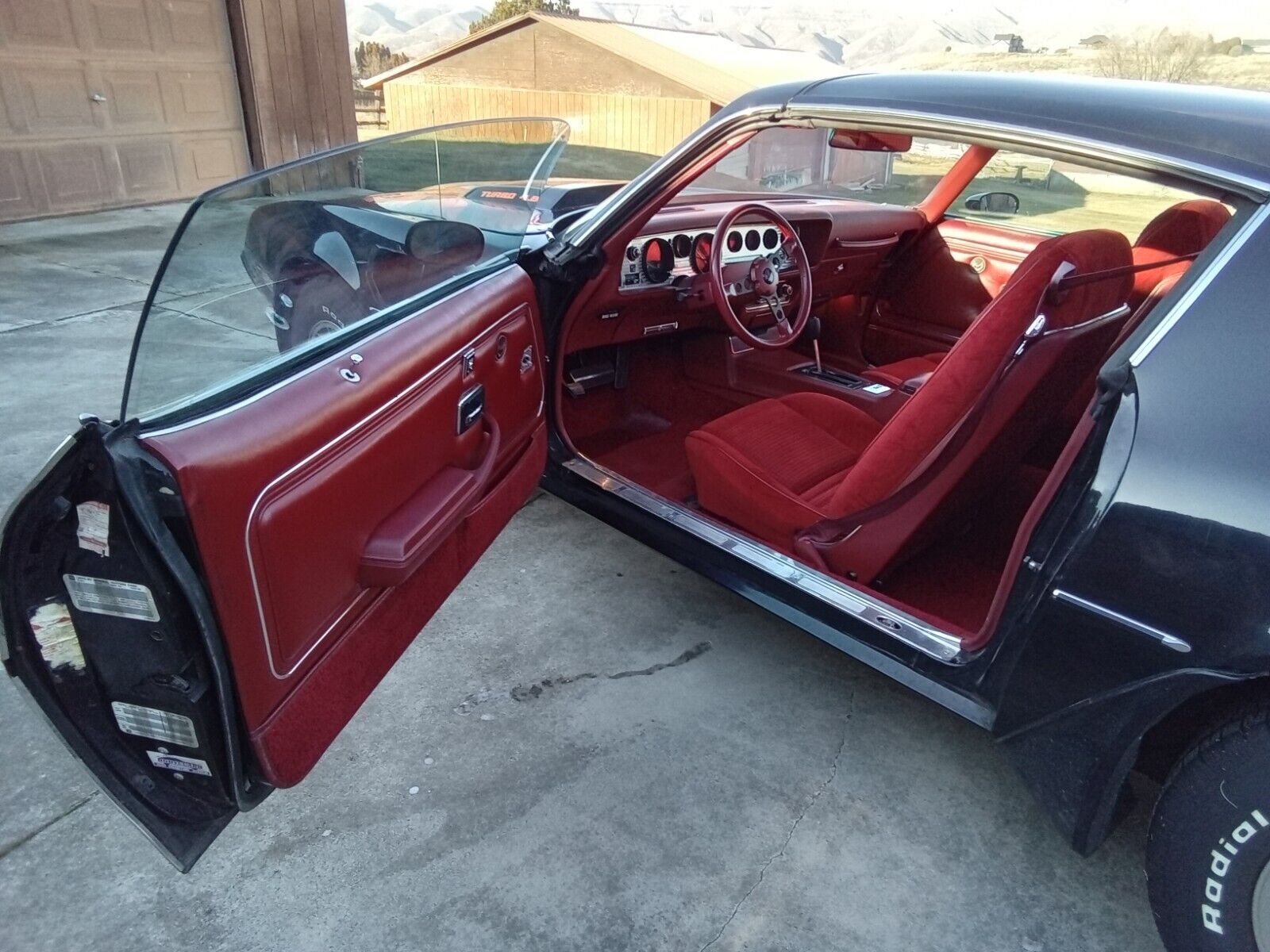 Pontiac-Trans-Am-Coupe-1980-Black-Red-34759-3