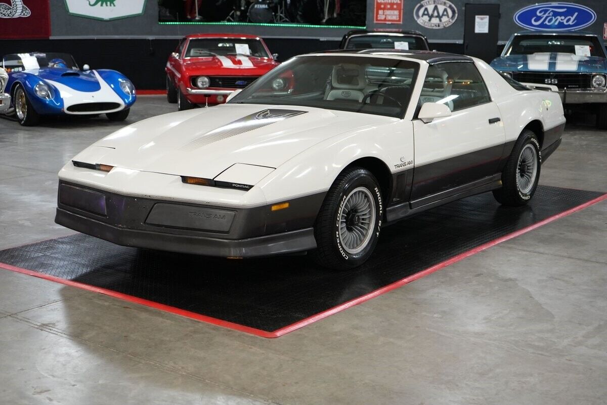 Pontiac-Trans-Am-Coupe-1983-Silver-Black-0-1