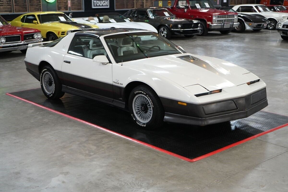 Pontiac-Trans-Am-Coupe-1983-Silver-Black-0-16