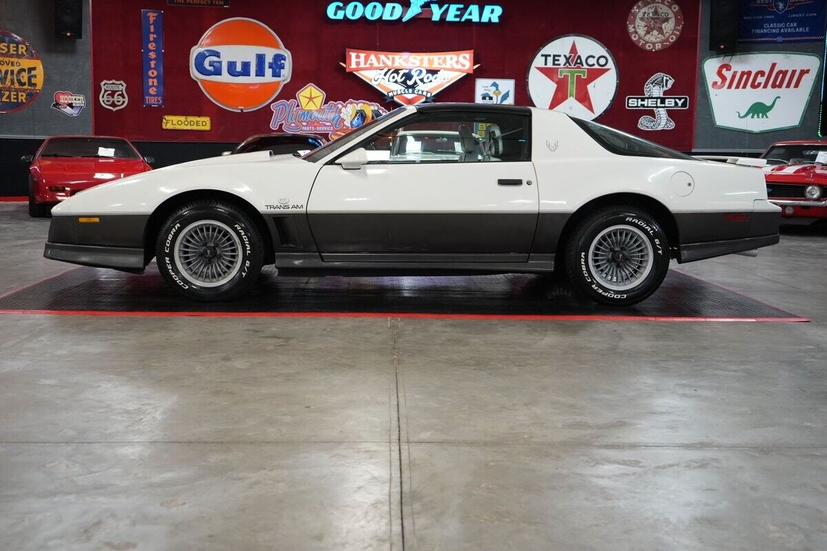 Pontiac-Trans-Am-Coupe-1983-Silver-Black-0-19