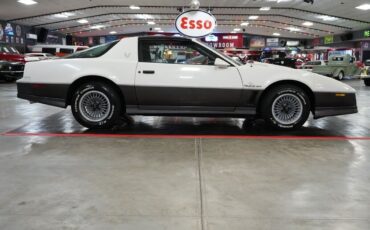 Pontiac-Trans-Am-Coupe-1983-Silver-Black-0-23