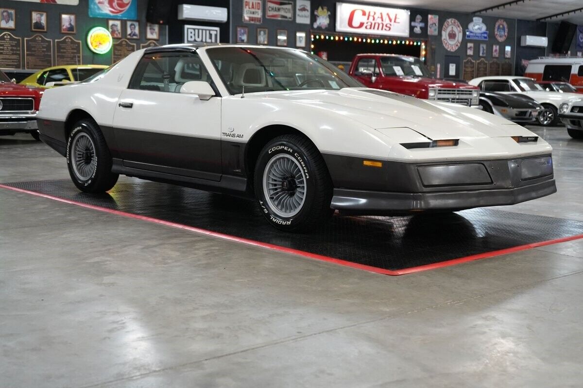 Pontiac-Trans-Am-Coupe-1983-Silver-Black-0-24