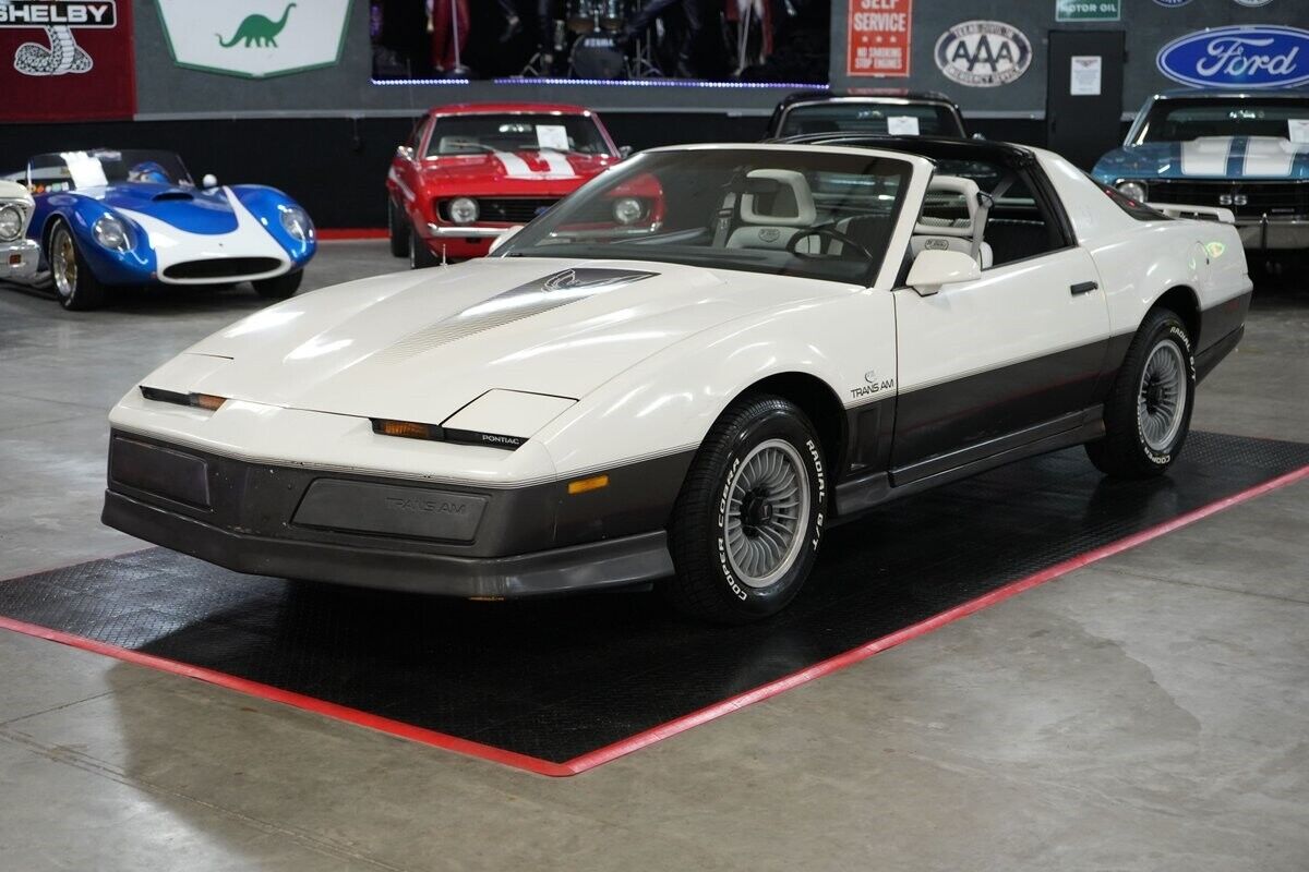 Pontiac-Trans-Am-Coupe-1983-Silver-Black-0-26