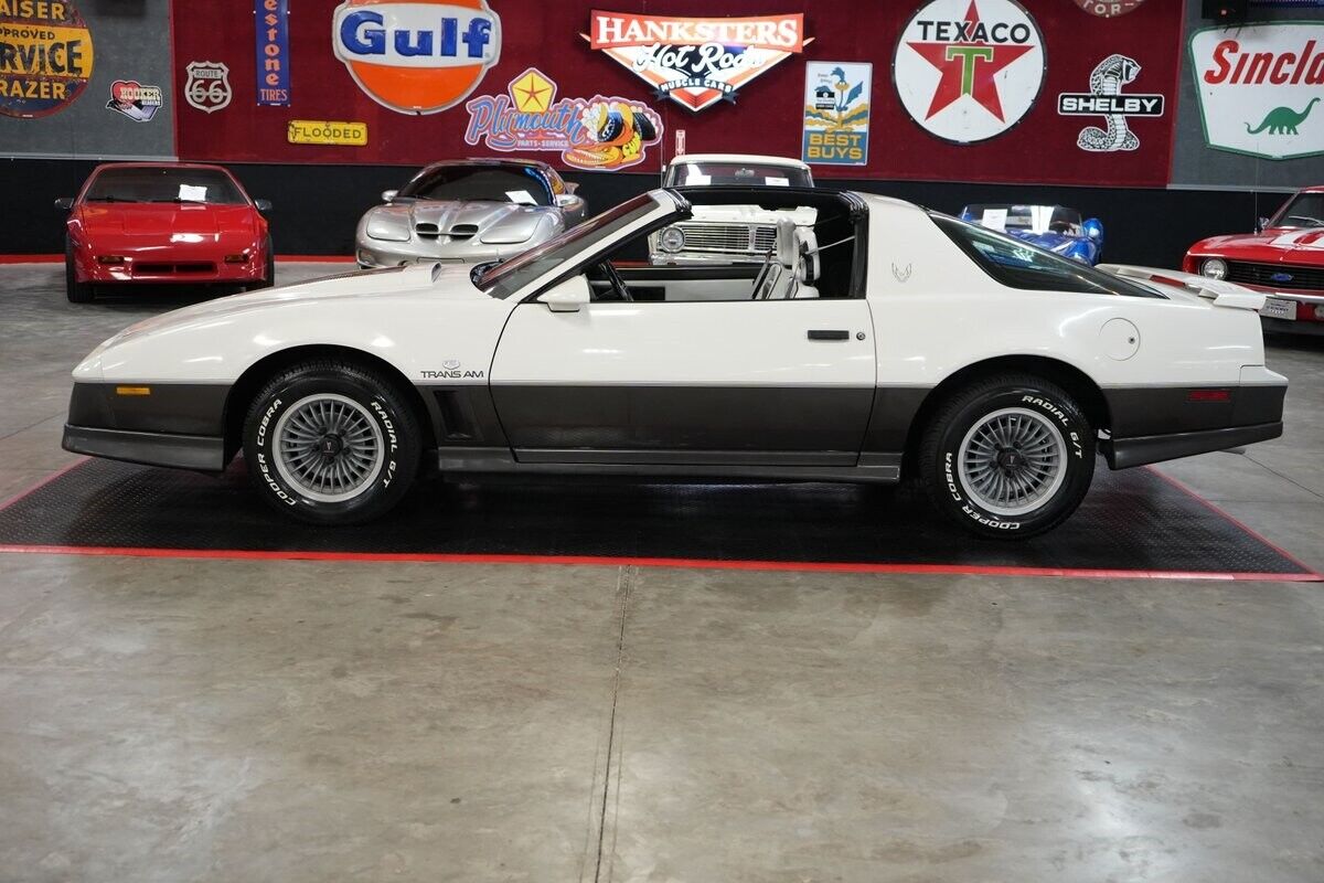 Pontiac-Trans-Am-Coupe-1983-Silver-Black-0-27