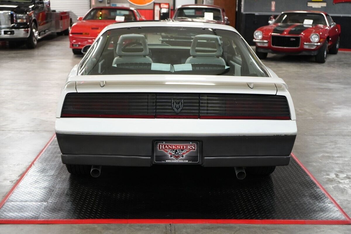 Pontiac-Trans-Am-Coupe-1983-Silver-Black-0-29