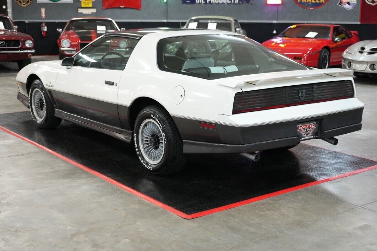 Pontiac-Trans-Am-Coupe-1983-Silver-Black-0-3