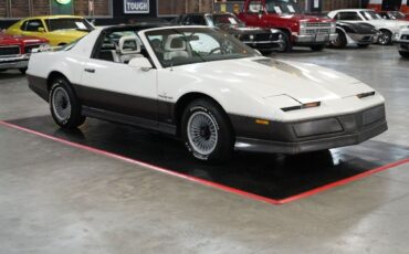 Pontiac-Trans-Am-Coupe-1983-Silver-Black-0-32