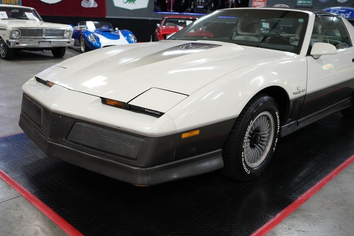 Pontiac-Trans-Am-Coupe-1983-Silver-Black-0-34