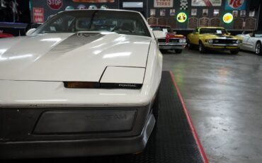 Pontiac-Trans-Am-Coupe-1983-Silver-Black-0-35