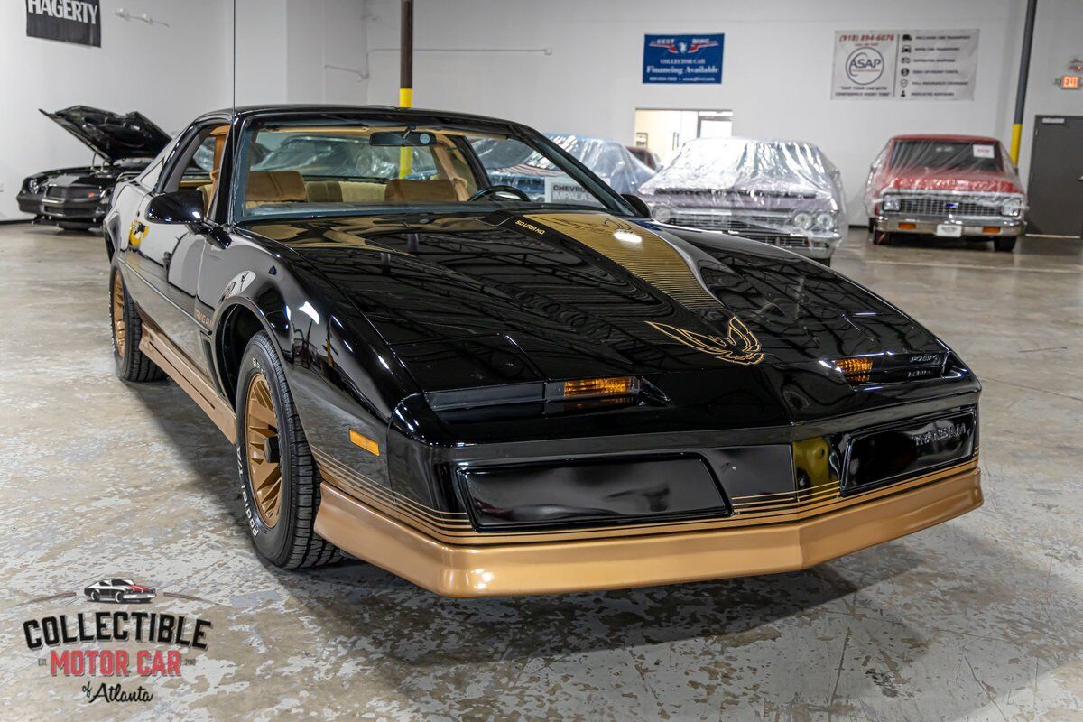 Pontiac-Trans-Am-Coupe-1984-Black-Gold-14388-10