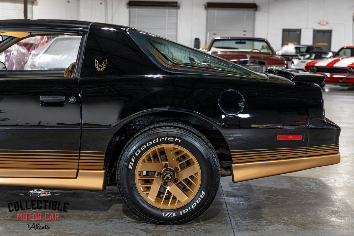 Pontiac-Trans-Am-Coupe-1984-Black-Gold-14388-23