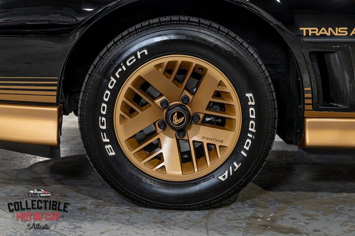 Pontiac-Trans-Am-Coupe-1984-Black-Gold-14388-27