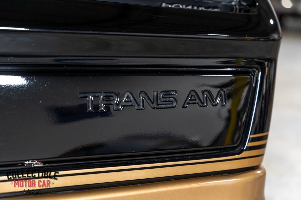 Pontiac-Trans-Am-Coupe-1984-Black-Gold-14388-34