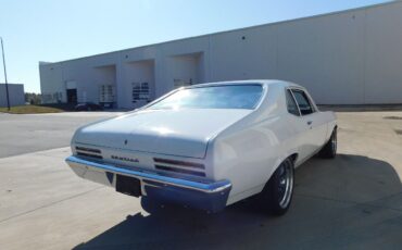 Pontiac-Ventura-Coupe-1974-White-Black-43452-10