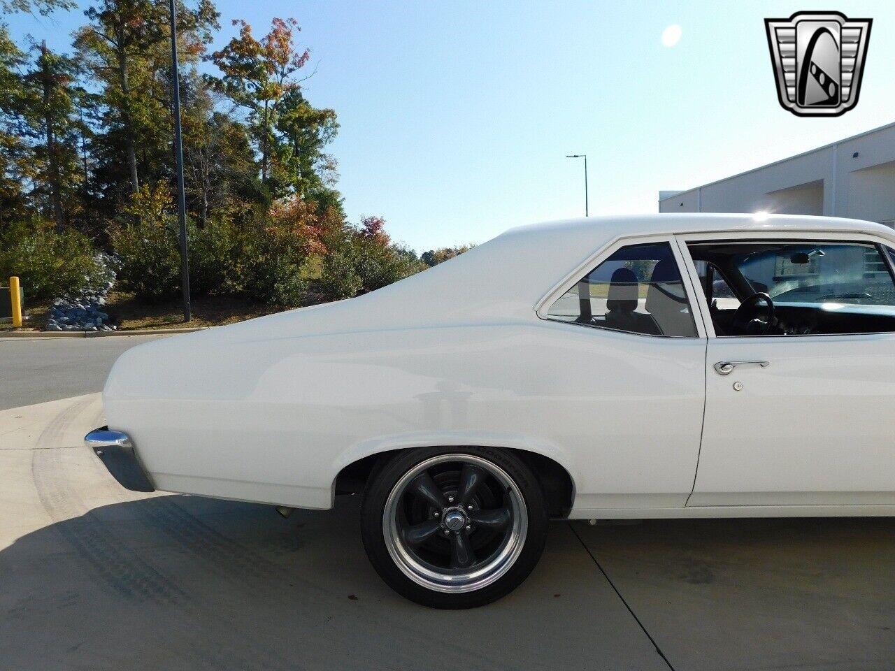 Pontiac-Ventura-Coupe-1974-White-Black-43452-11