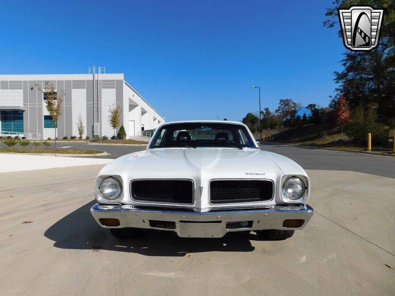 Pontiac-Ventura-Coupe-1974-White-Black-43452-3