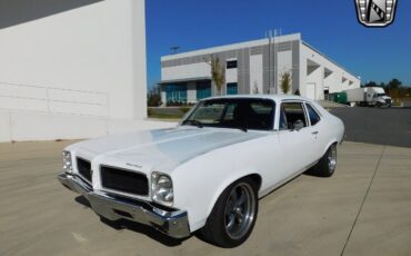 Pontiac-Ventura-Coupe-1974-White-Black-43452-4