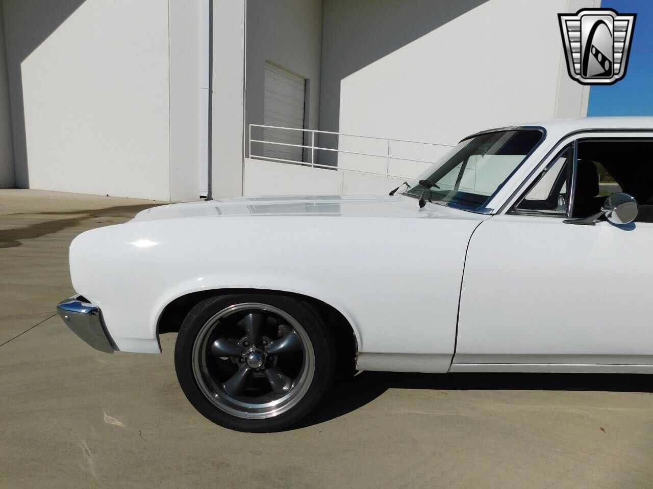 Pontiac-Ventura-Coupe-1974-White-Black-43452-5