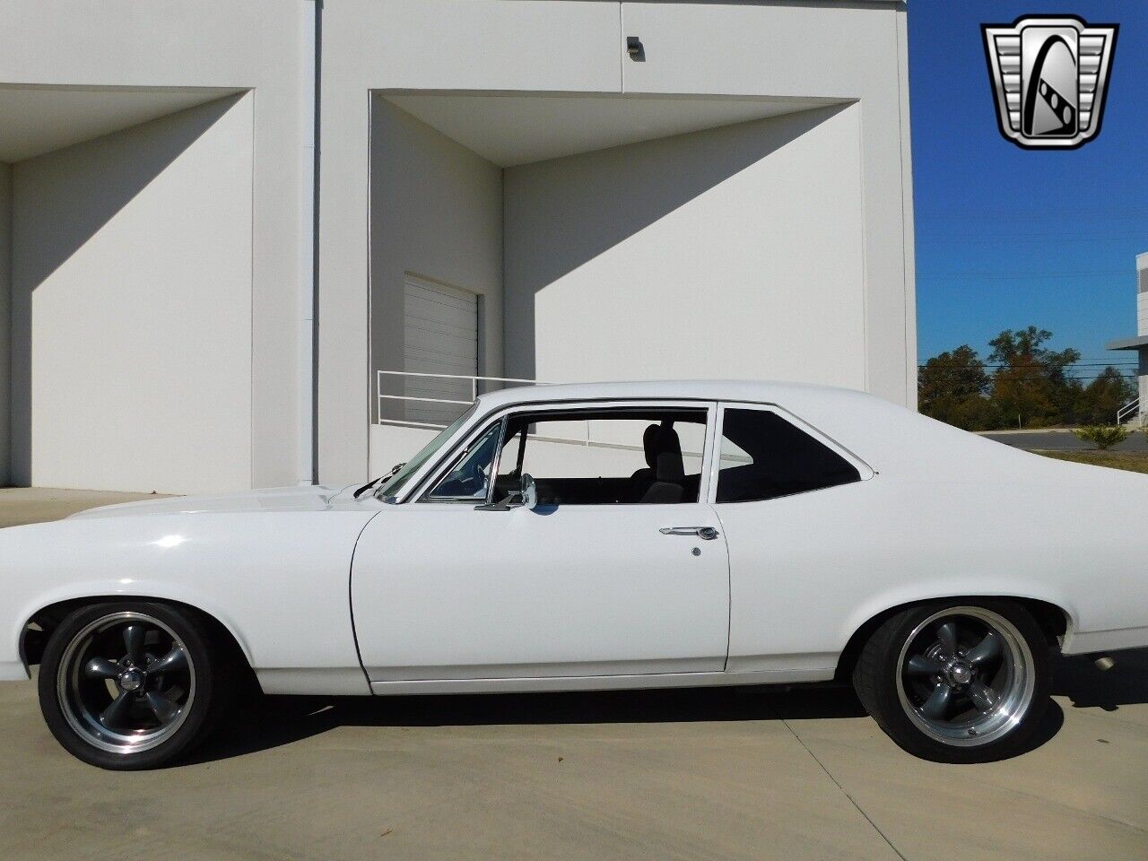 Pontiac-Ventura-Coupe-1974-White-Black-43452-6