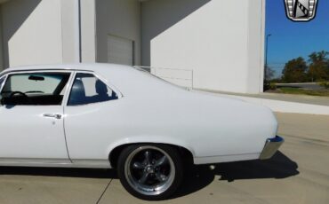 Pontiac-Ventura-Coupe-1974-White-Black-43452-7