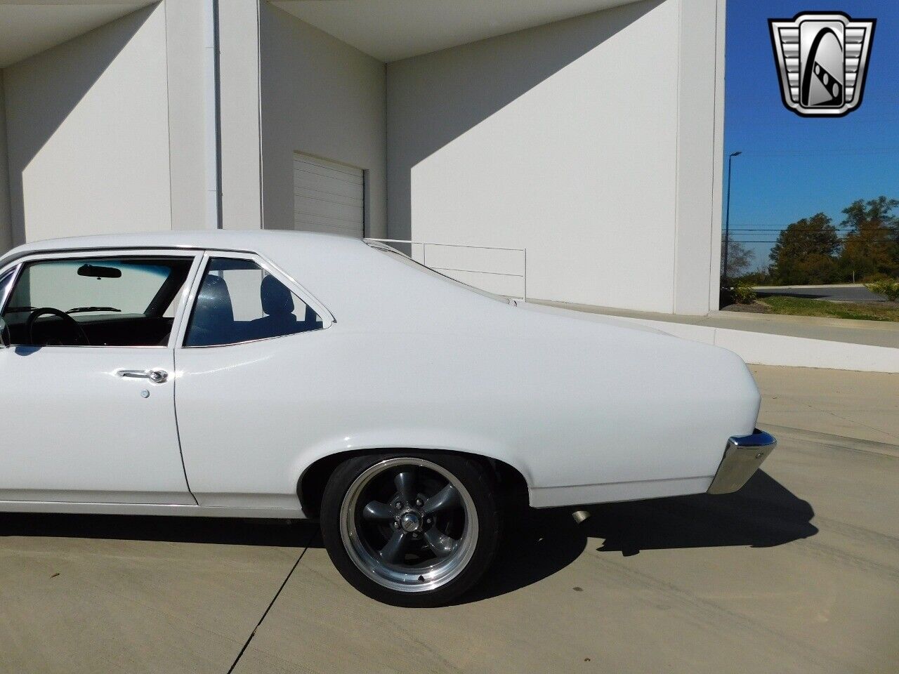 Pontiac-Ventura-Coupe-1974-White-Black-43452-7