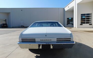 Pontiac-Ventura-Coupe-1974-White-Black-43452-9