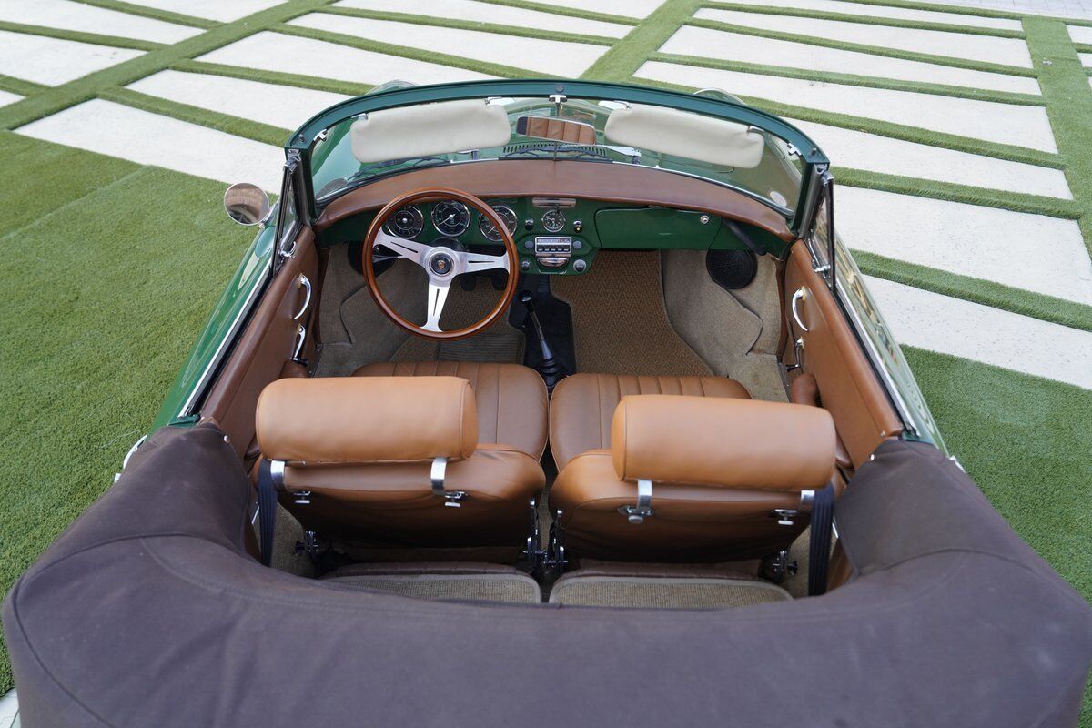 Porsche-356-1965-Green-Tan-146450-33