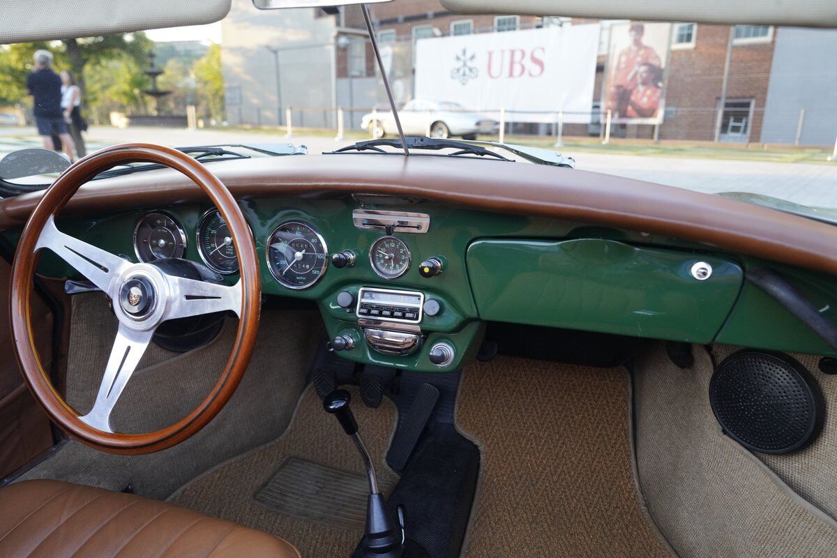 Porsche-356-1965-Green-Tan-146450-9