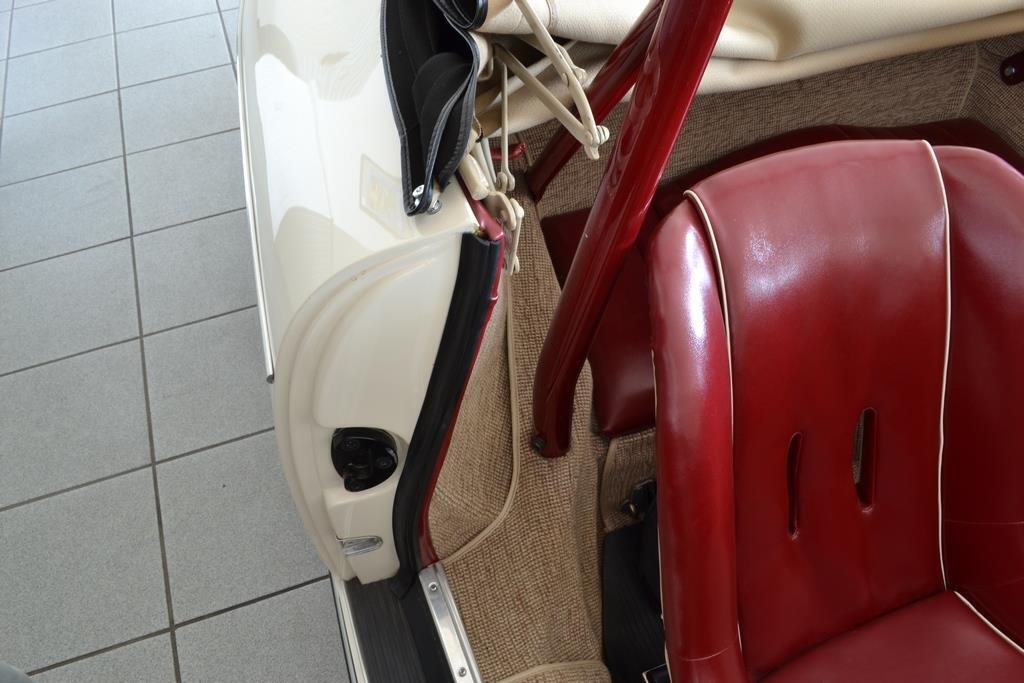 Porsche-356-Cabriolet-1958-Ivory-Red-9254-32