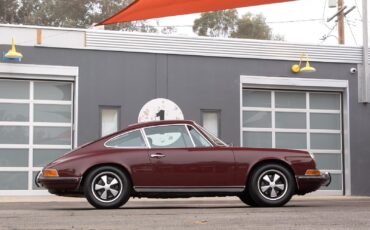 Porsche-911-1971-Burgundy-Black-143875-10