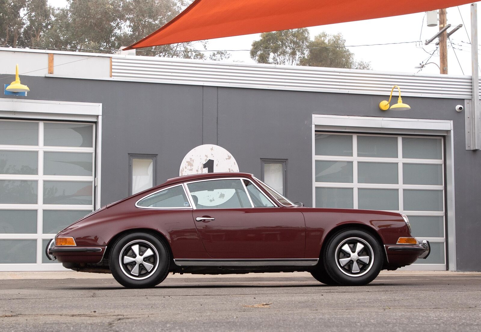 Porsche-911-1971-Burgundy-Black-143875-10