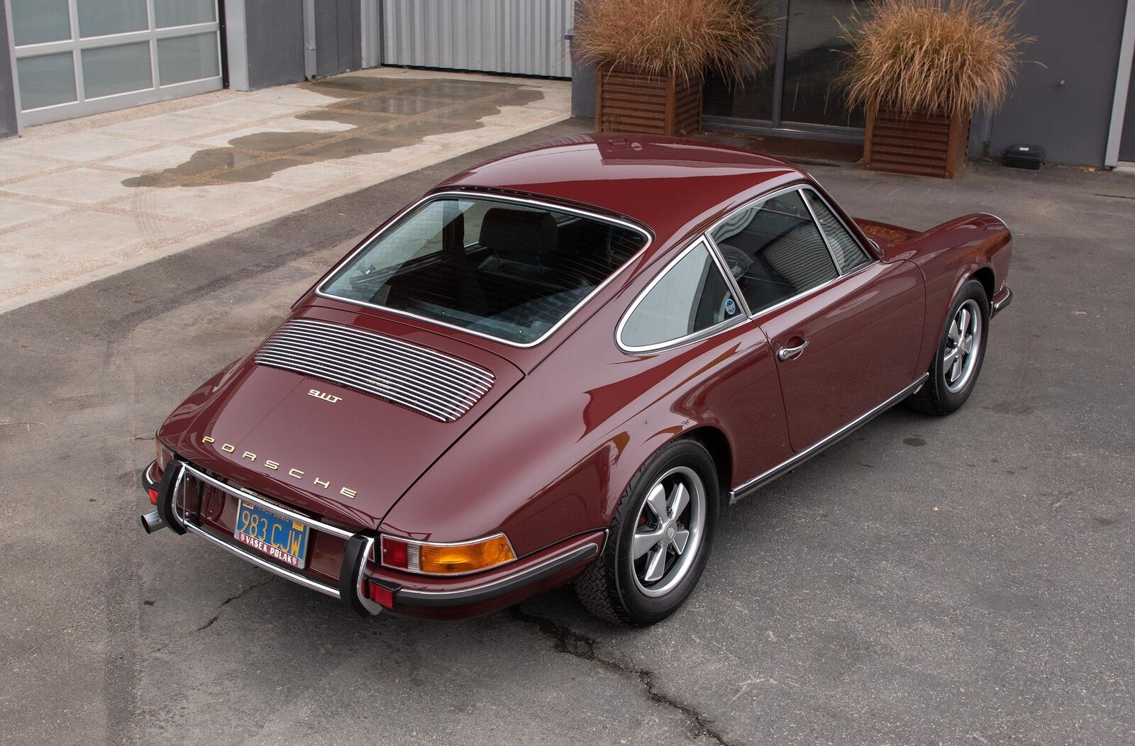 Porsche-911-1971-Burgundy-Black-143875-11