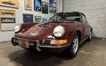 Porsche-911-1971-Burgundy-Black-143875-17