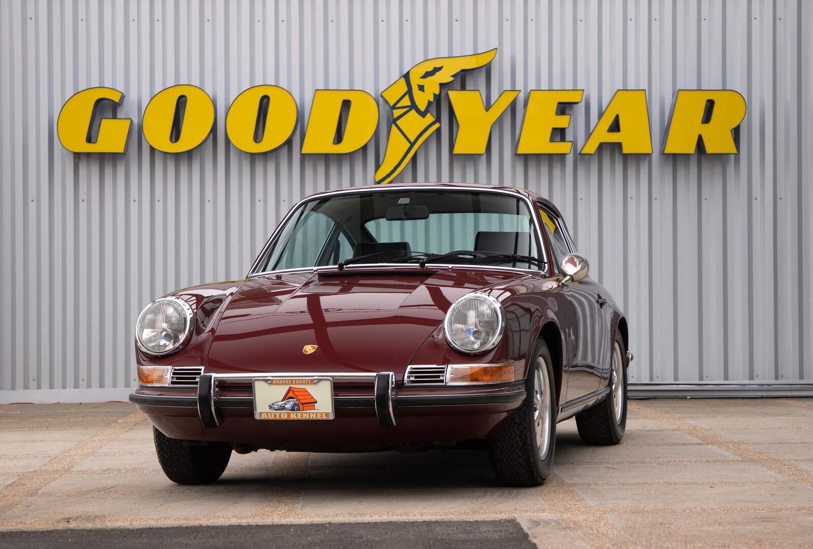 Porsche-911-1971-Burgundy-Black-143875-23