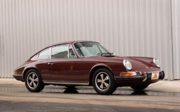 Porsche-911-1971-Burgundy-Black-143875-24