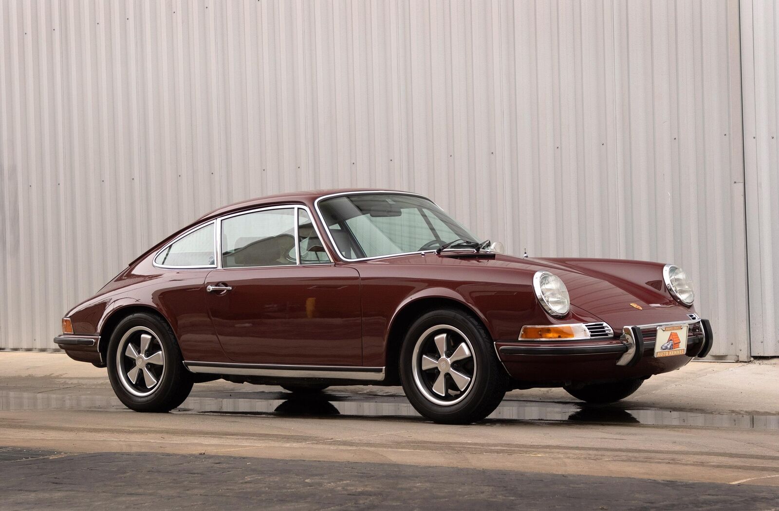 Porsche-911-1971-Burgundy-Black-143875-24