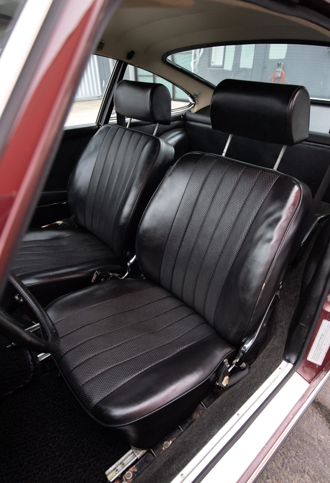 Porsche-911-1971-Burgundy-Black-143875-30