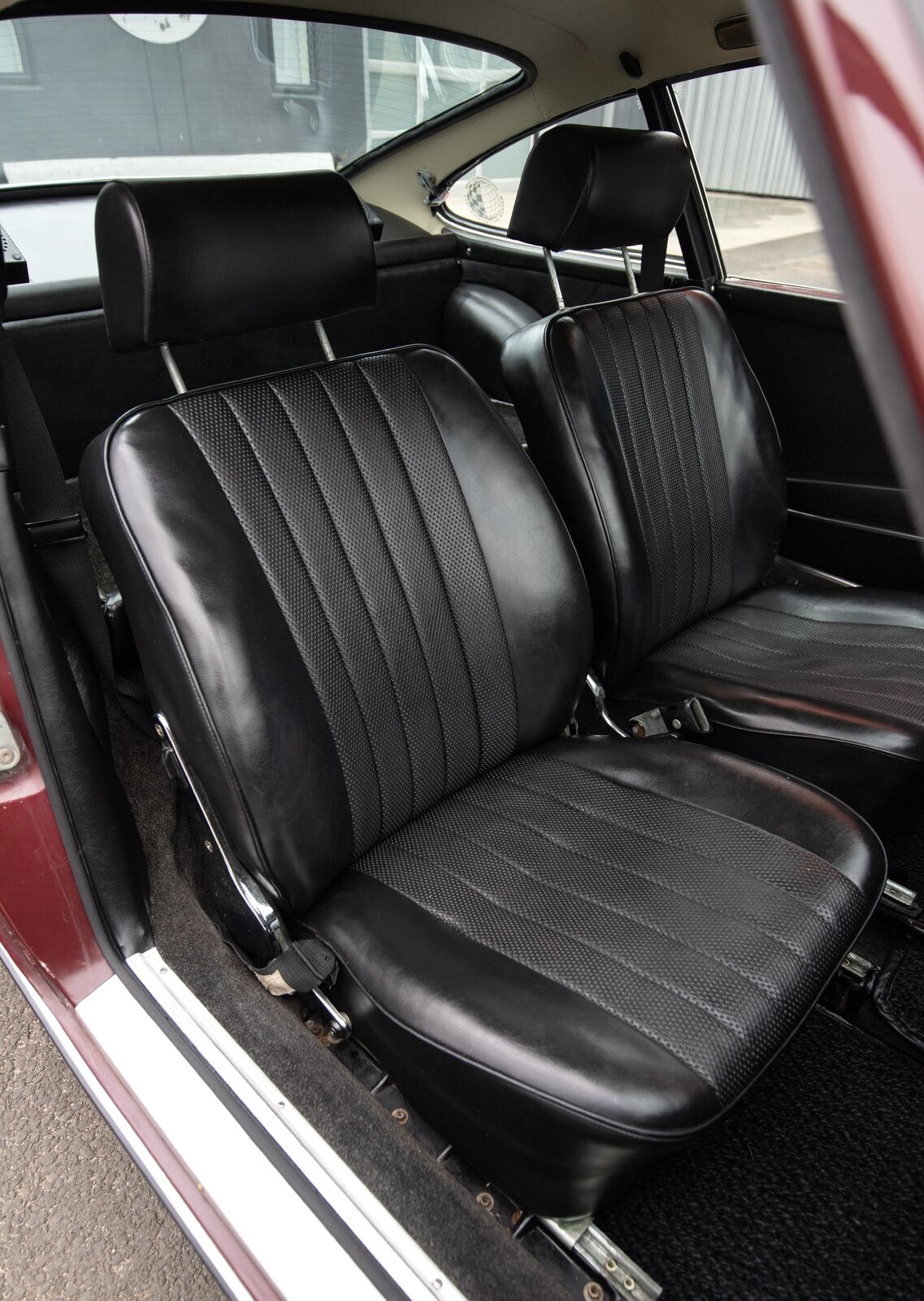 Porsche-911-1971-Burgundy-Black-143875-33