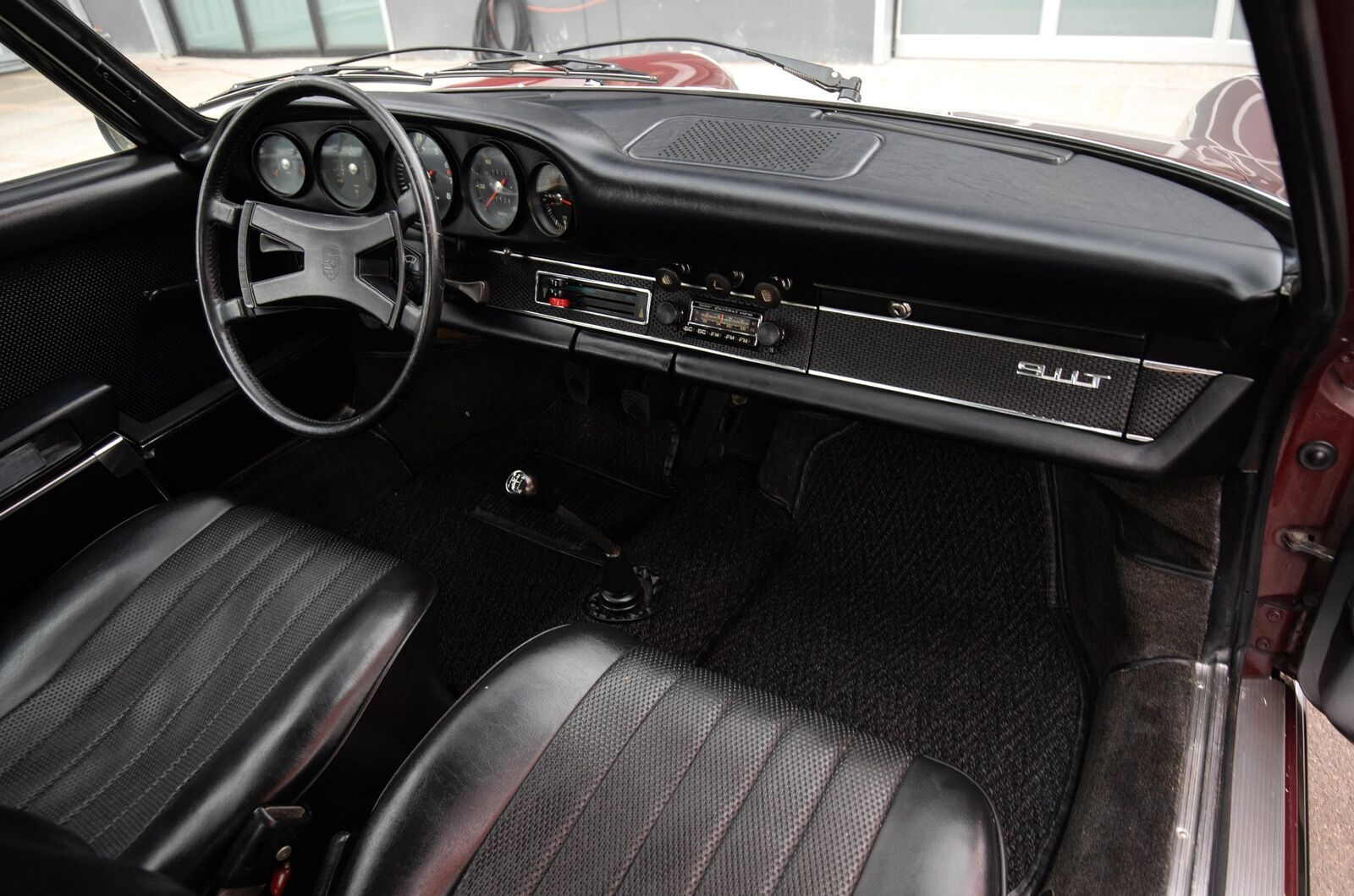 Porsche-911-1971-Burgundy-Black-143875-35