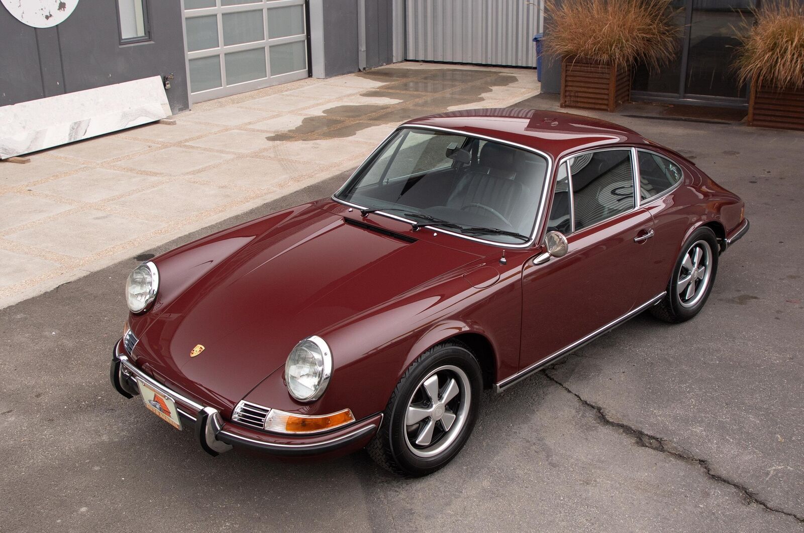 Porsche-911-1971-Burgundy-Black-143875-5