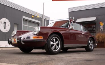 Porsche-911-1971-Burgundy-Black-143875-6