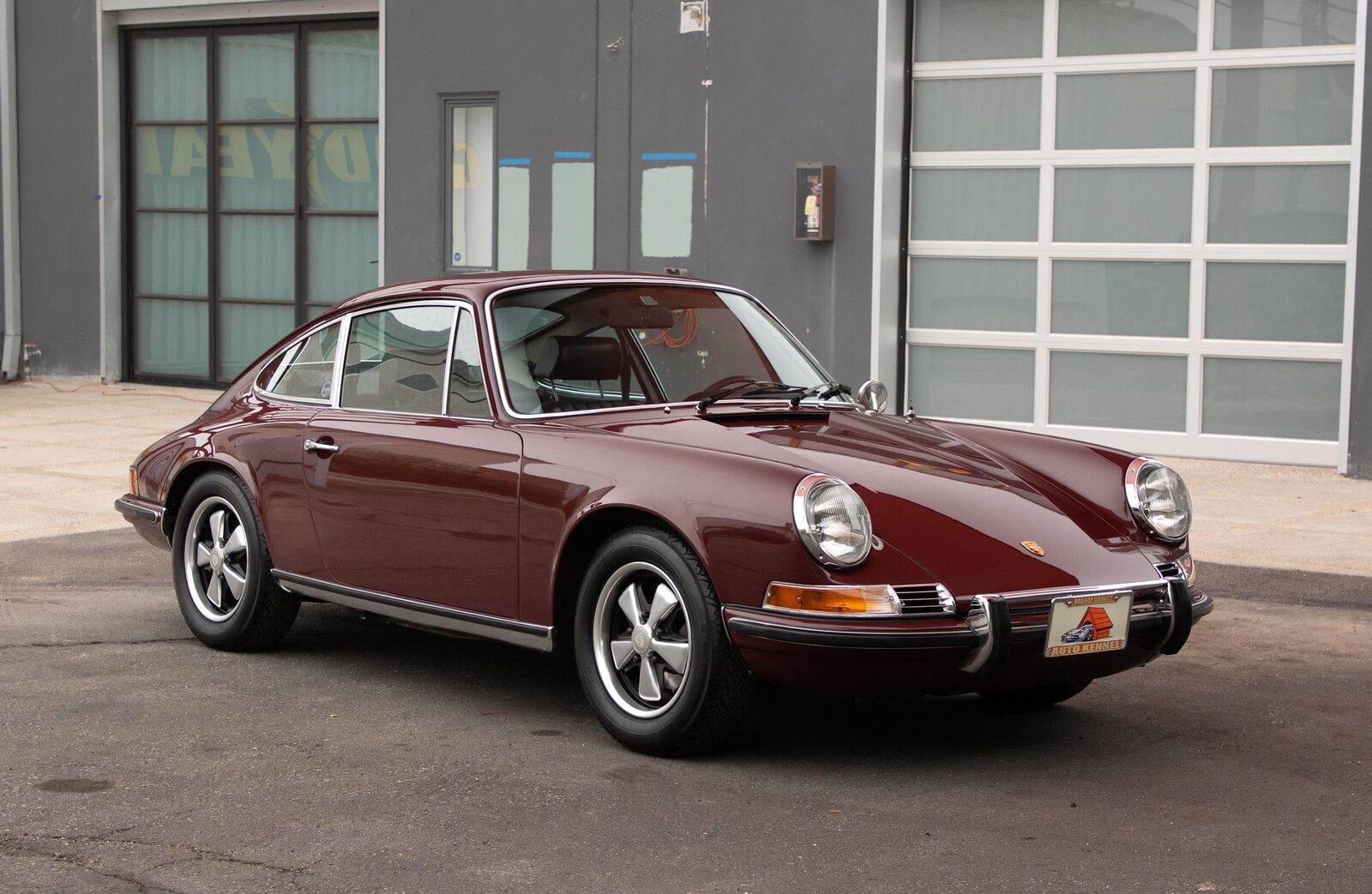 Porsche-911-1971-Burgundy-Black-143875-9