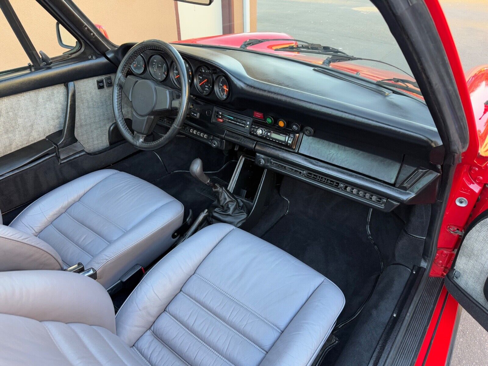 Porsche-911-1976-133975-13