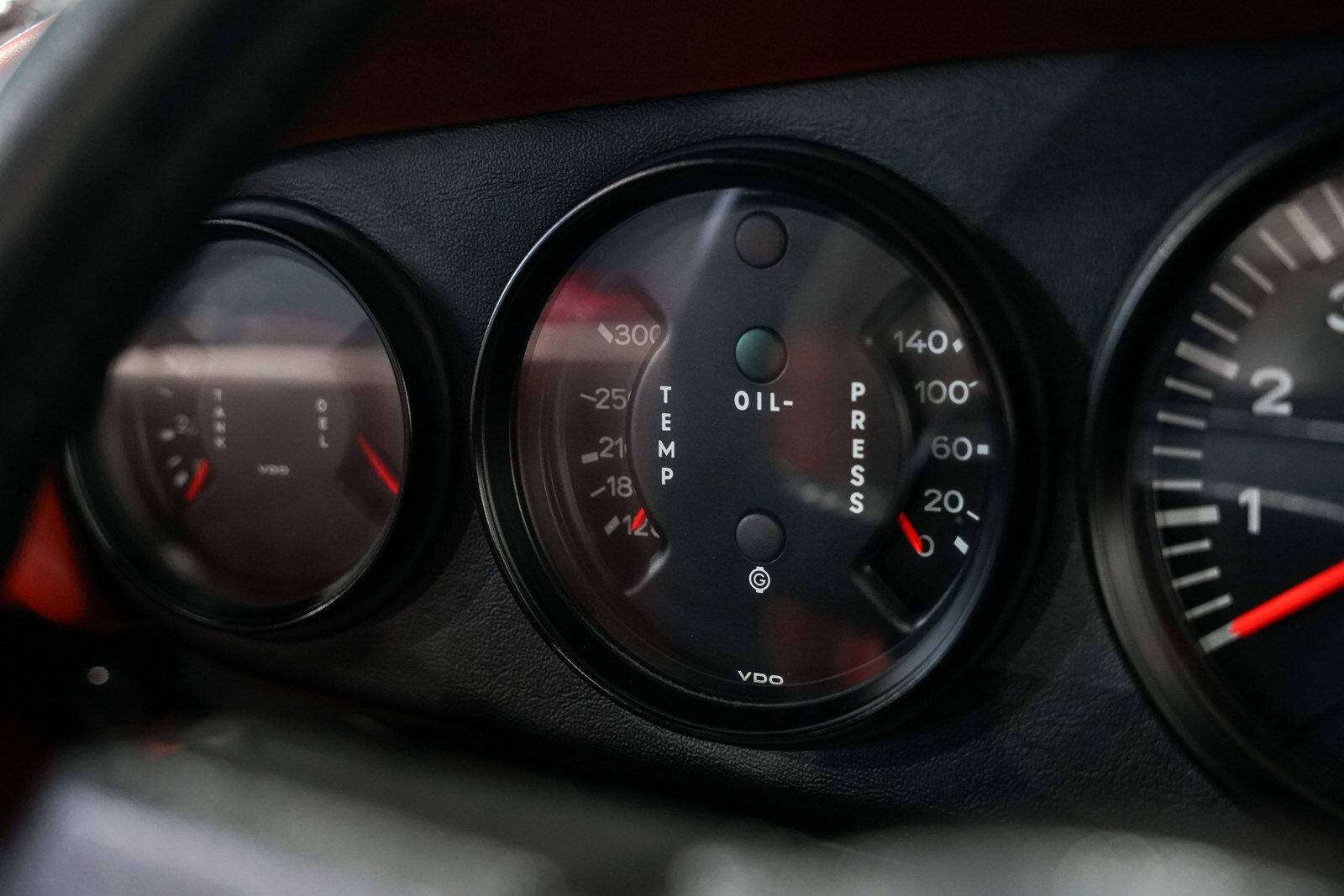 Porsche-911-1976-Red-74498-11