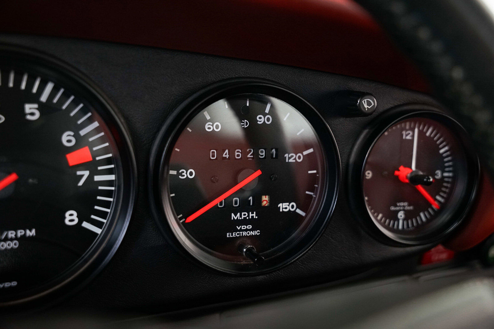 Porsche-911-1976-Red-74498-12