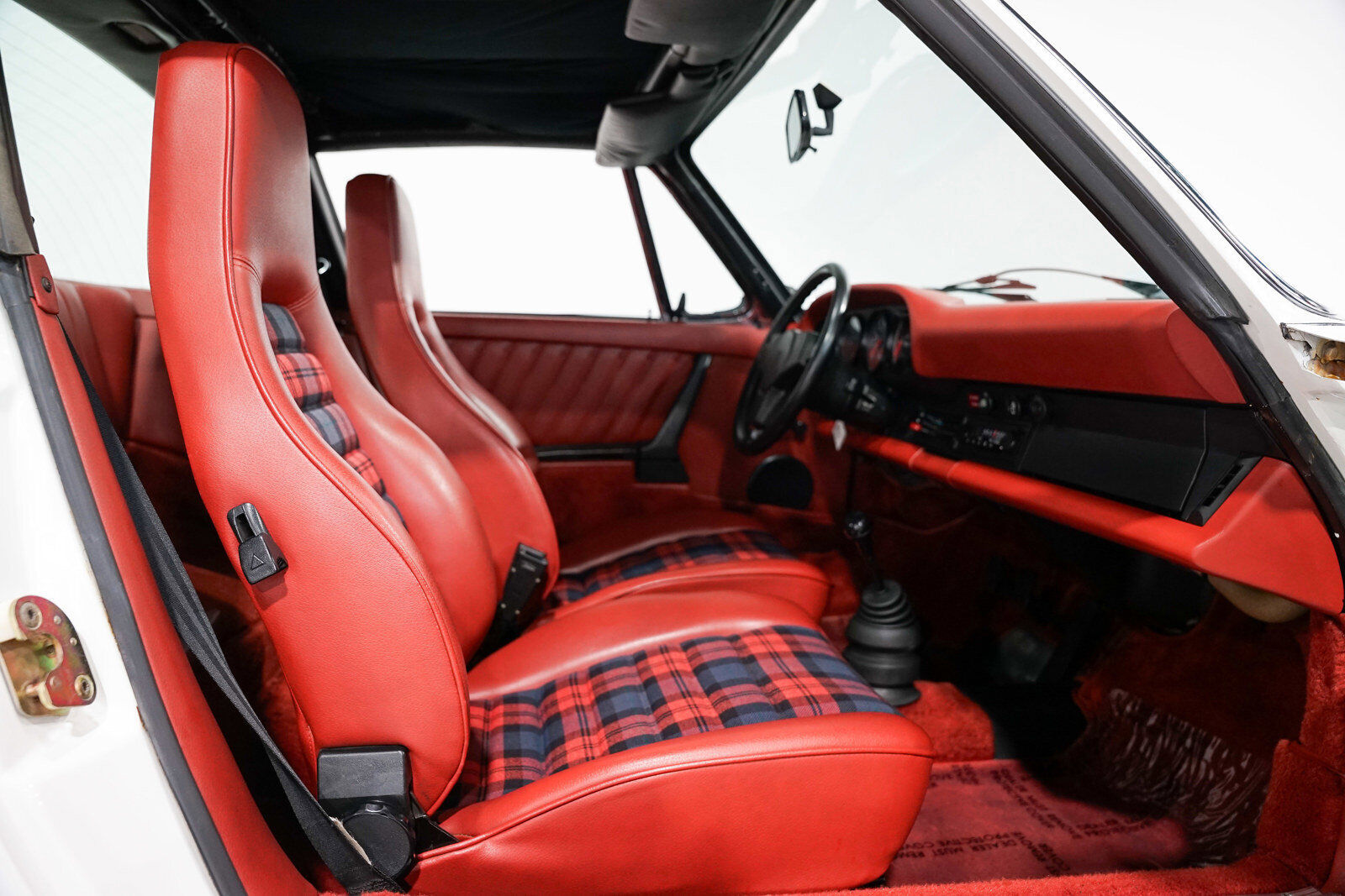 Porsche-911-1976-Red-74498-30